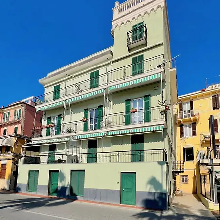 Trilocale Fronte Mare * ヴァラッツェ