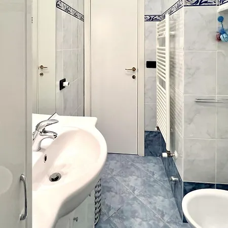 アパート Trilocale Fronte Mare ヴァラッツェ