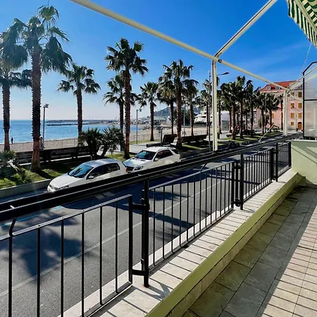 Trilocale Fronte Mare Apartmán Varazze
