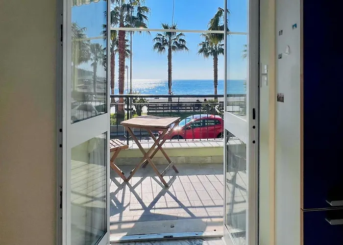 Апартаменты Trilocale Fronte Mare Варацце